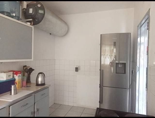 2 BEDROOM APARTMENT FOR SALE IN VANDERBIJLPARK CE 2..